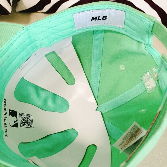 NWT  MLB Baseball Cap, in beautiful light green - Picture 6 of 9